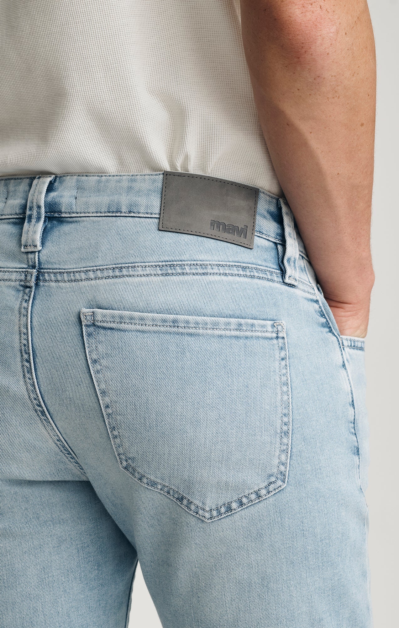 Marcus Slim Straight Leg Jeans | Regular Rise | Light Air-Lite